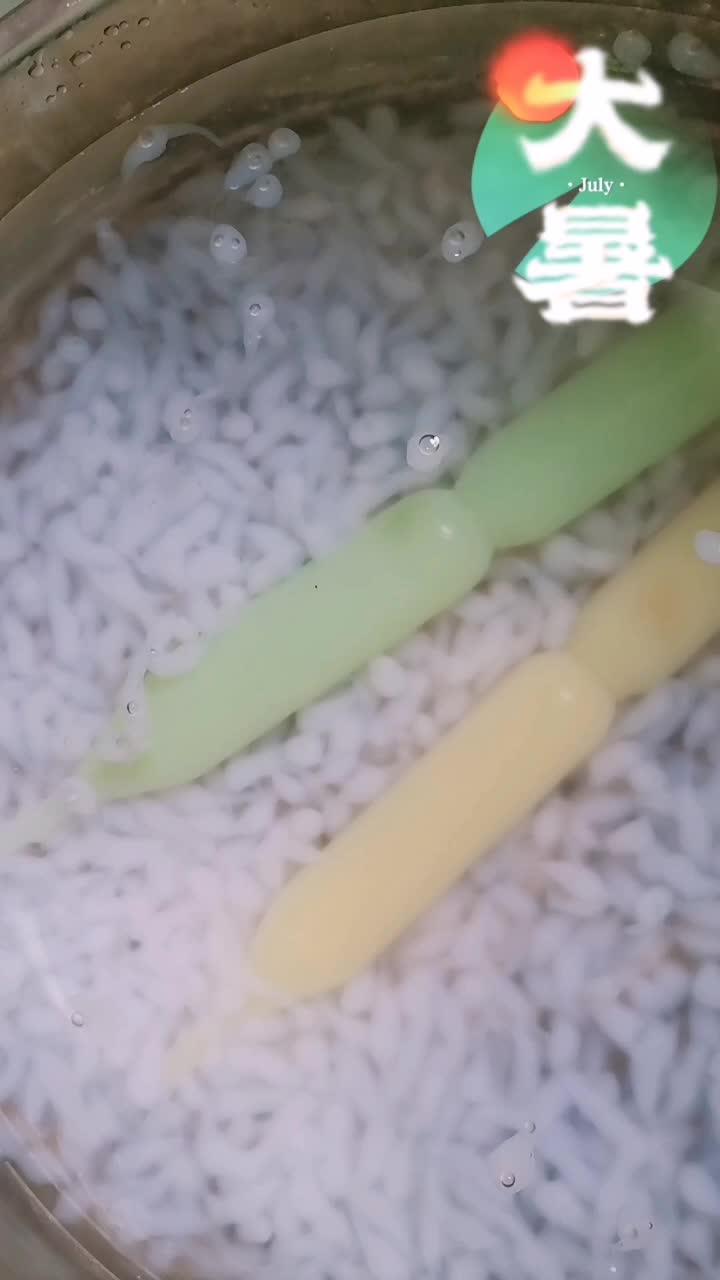 夏天来一碗蛙鱼最棒了,尤其是自己做的,有没有看到那两只大眼睛的蛙鱼,像小蝌蚪一样?真的非常