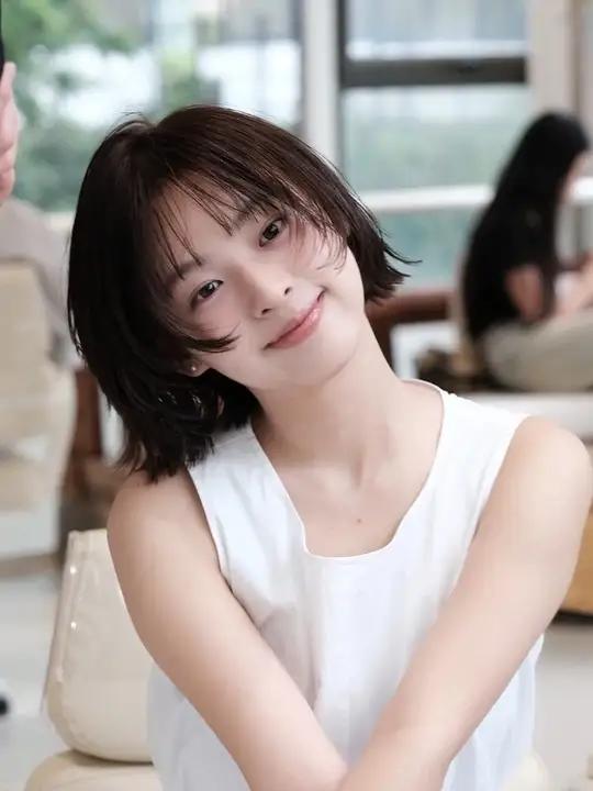 短发高层次发型 短发外翻 头发层次感
