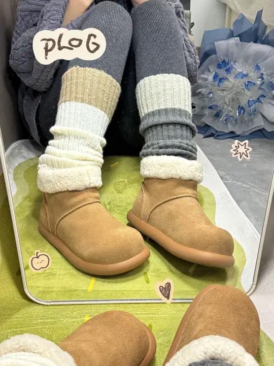 雪地靴内卷天花板!厚羊毛层秒杀暖宝宝,零下25℃实测脚心持续冒汗,配鲨鱼裤直接腿长一米八