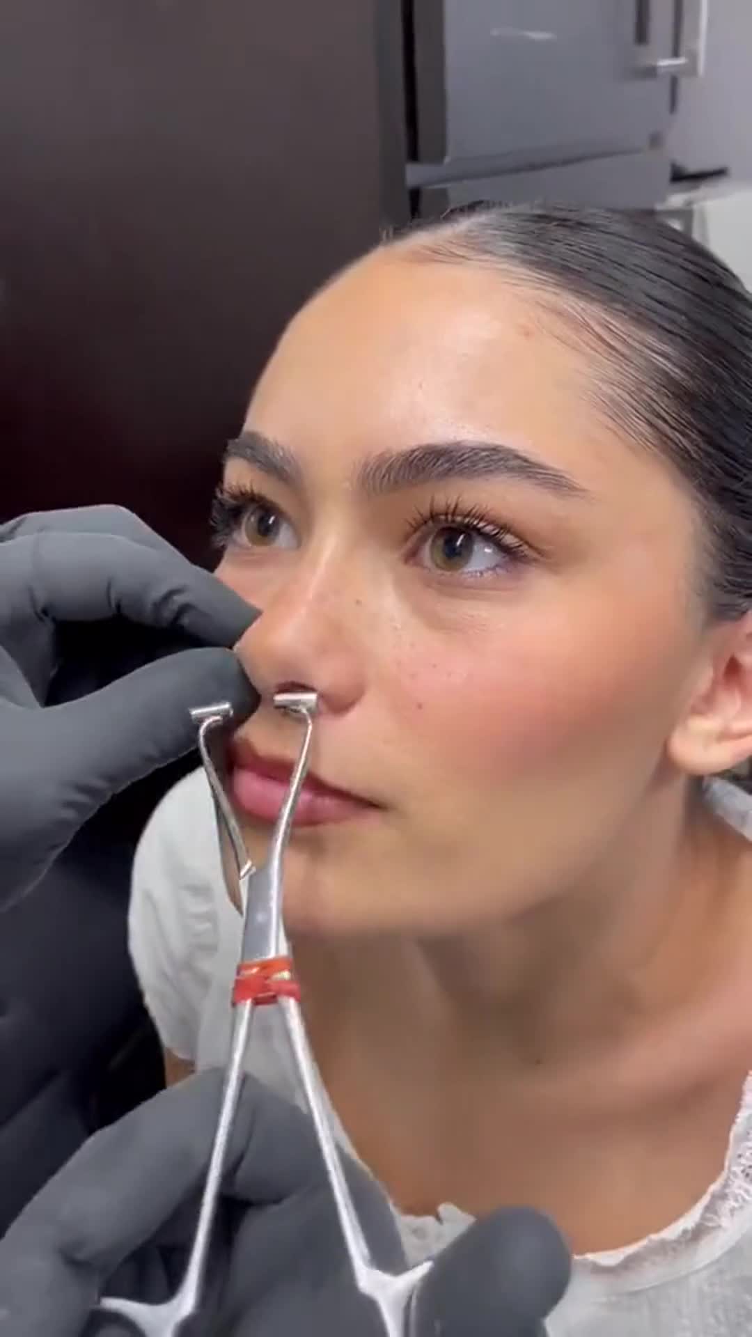 鼻环:美容化妆新潮流?