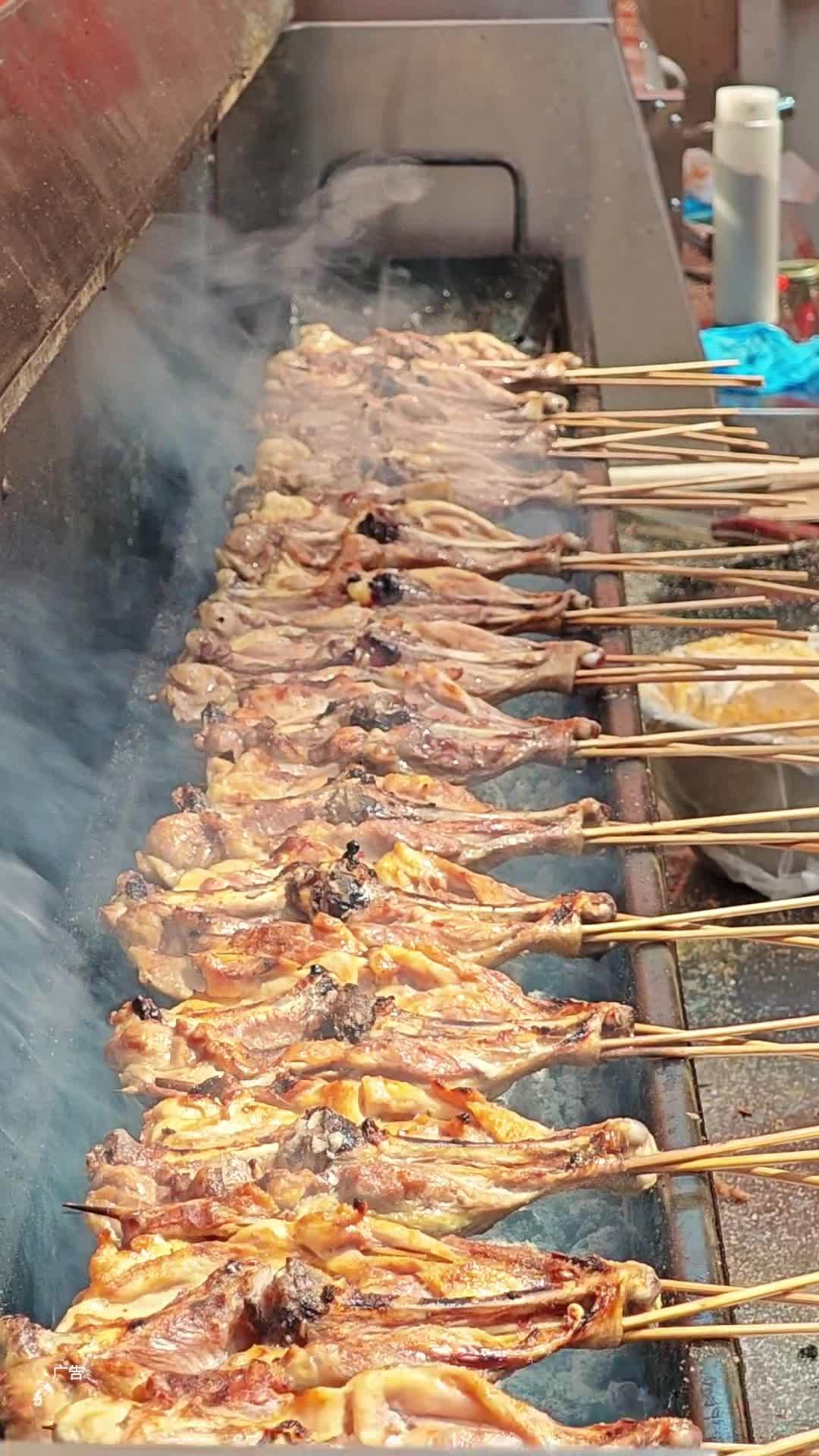 哇塞,这一口太香了,谁懂啊?炭烤 鸡腿 烤肉 炭烤鸡腿