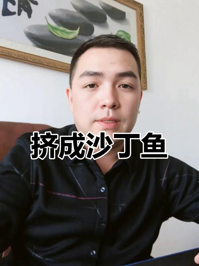 地铁高峰期，拥挤得像沙丁鱼罐头！