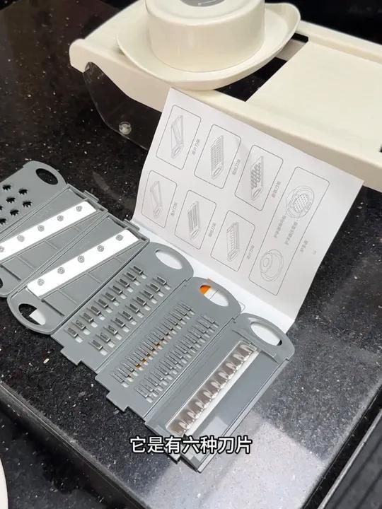 这款好用的切菜机真的太方便,太省时间了,又快又均匀切菜很稳,刀片很锋利六种选择,平时切菜真