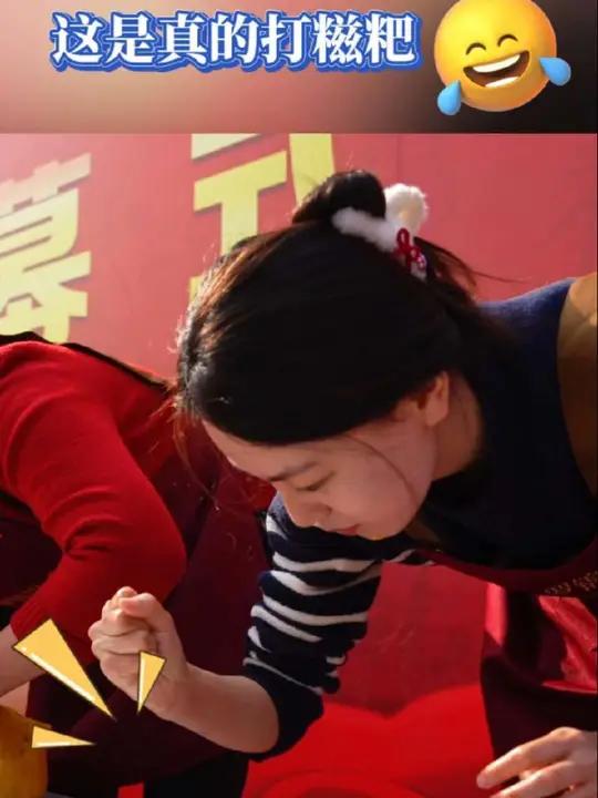 女孩打糍粑是真打啊