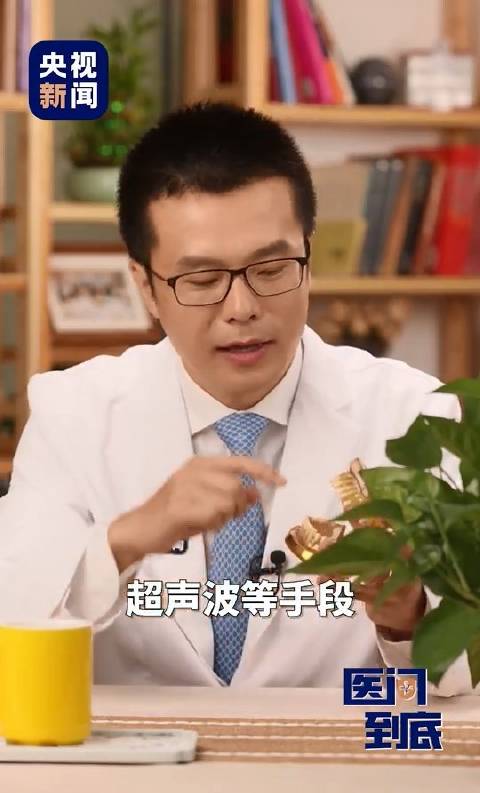 「洗牙能把牙洗白吗?」医生介绍,洗牙对牙周炎症也有治疗和预防作用。有颜色的“脏东西”去除干