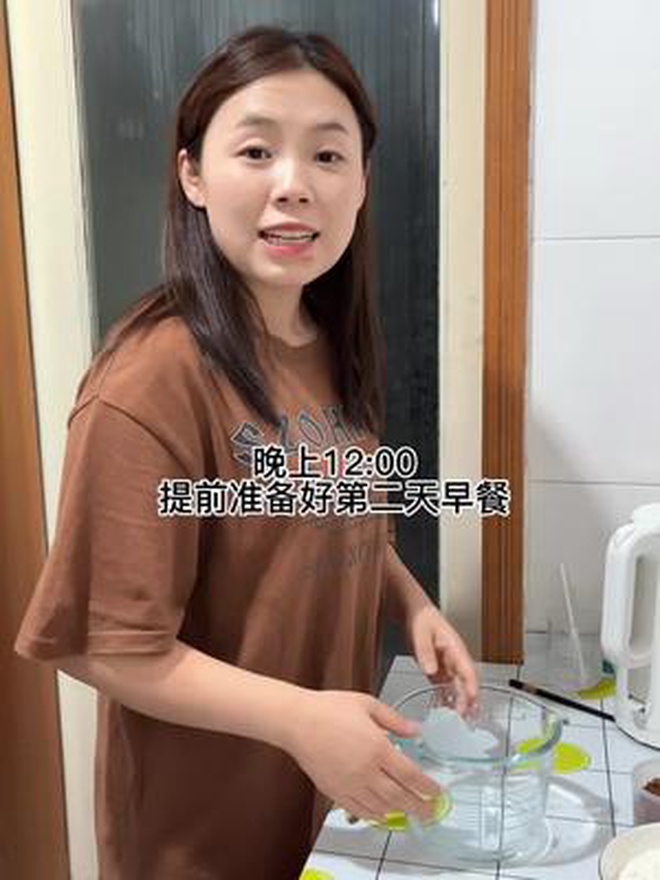 提前一晚上准备好了第二天的早餐,没想到红糖发糕翻车还好有好吃的河粉jiu场,不然今天就没得