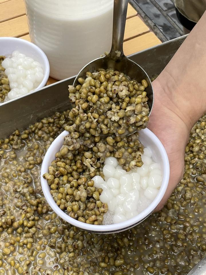 来不来成都吃路边5.8r的绿豆冰汤圆!成都美食