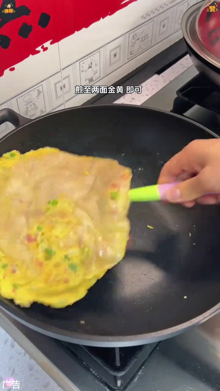 孩子早餐早起几分钟,做这个鸡蛋手抓饼 5分钟就能出锅了,孩子特别喜欢吃,外酥里嫩,简单又好