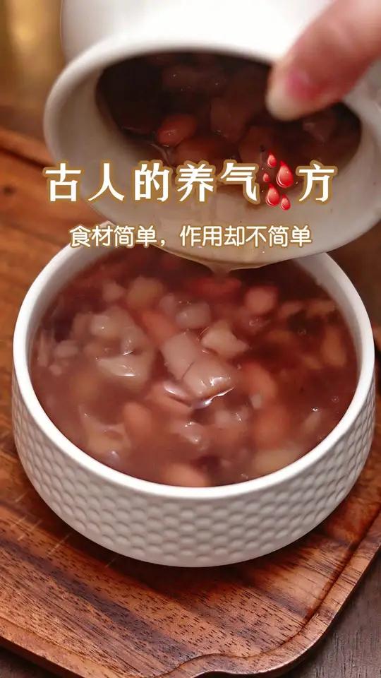 莲藕花生养汤 创作灵感 秋天吃秋藕,食材简单对我们女人却大有妙处。补气血 喝出好气色 食疗