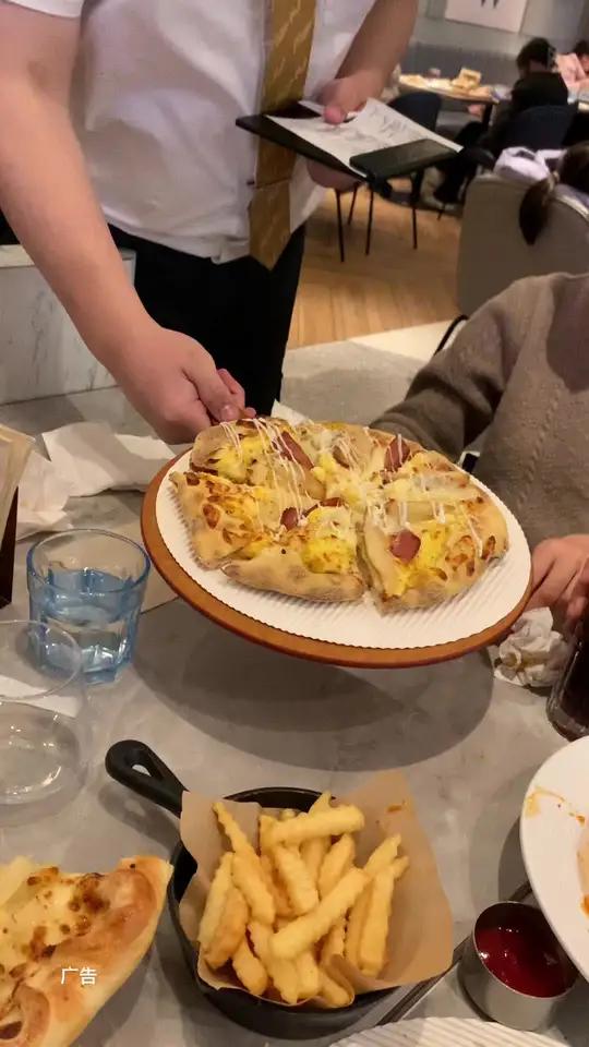 快来必胜客吃披萨