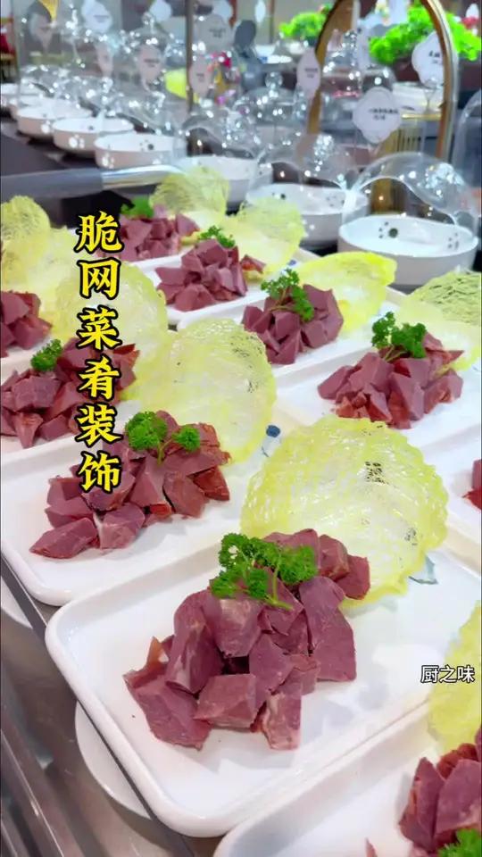 冷菜,热菜像我这样装饰简单,快捷,方便,又省时。制作过程 厨艺教程 摆盘 凉菜摆盘装饰技巧