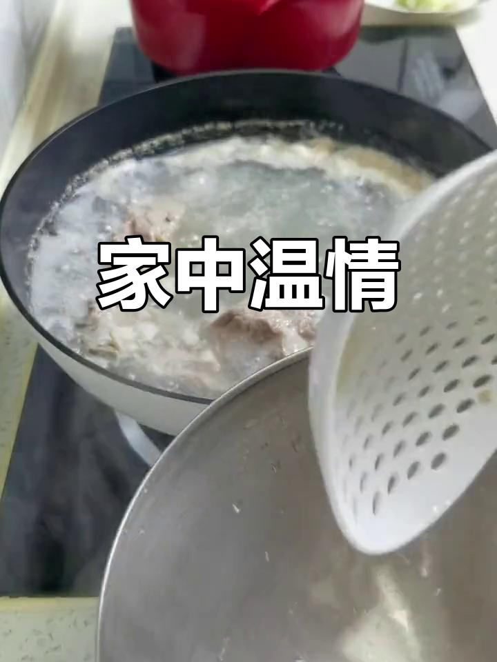 幸福就是厨房的温暖,家的牵挂,酸菜炖脊骨带来的温馨