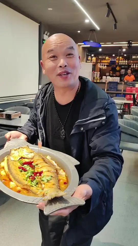 丹江口的这一家脆皮翘嘴白鱼非常的好吃,一定要来尝尝