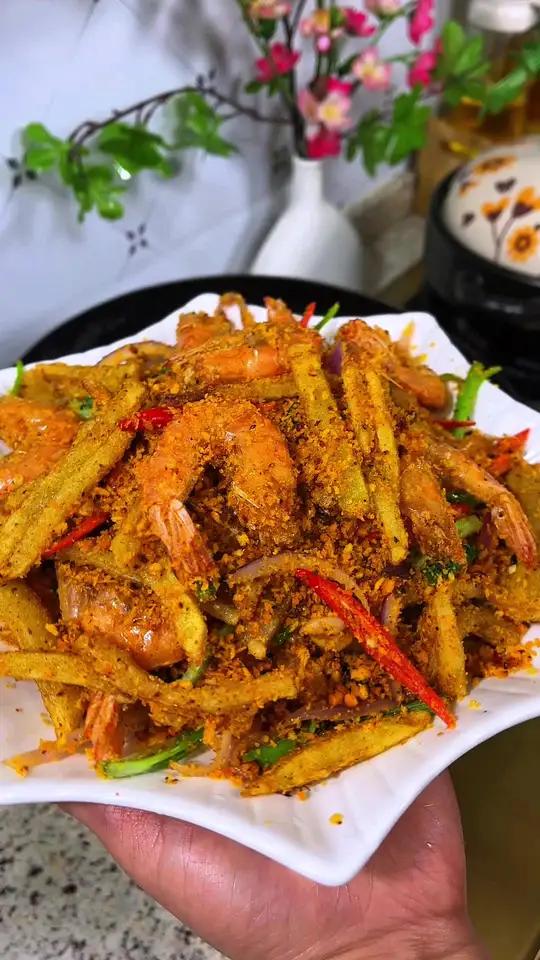 年夜饭的菜单,这个避风塘炒虾一定要备上,酥酥脆脆的,做法简单又好吃