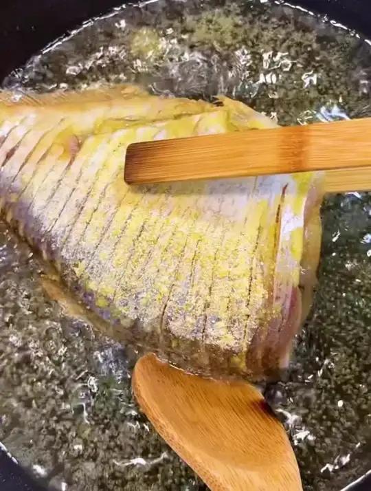 完美的炸鱼#空气炸锅美食红烧鱼煎鱼肉做法烤面包片怎么做煎鱼不粘锅不破皮的正确做法