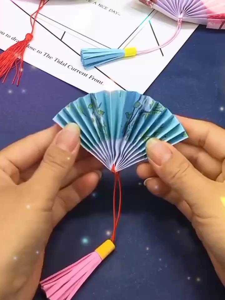 简单漂亮的古风折扇,在上面画个好看的扇面