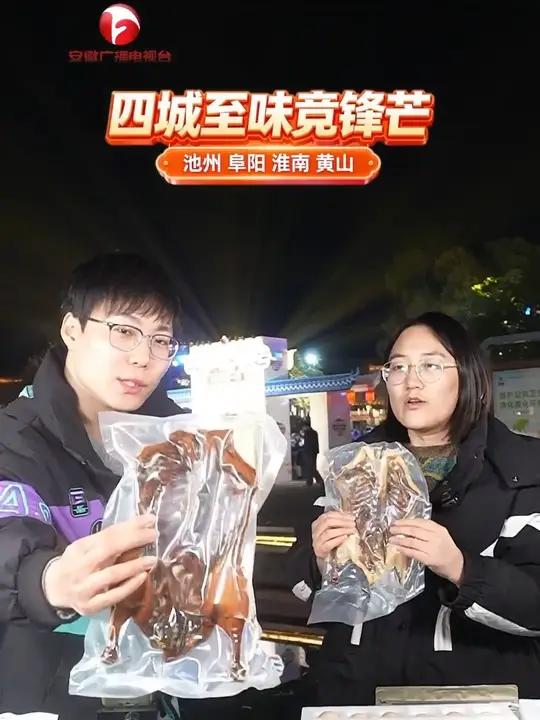 天冷了,炖一锅安徽特色风干鸭,配点喜欢吃的烫菜,小锅子嘚嘚的!