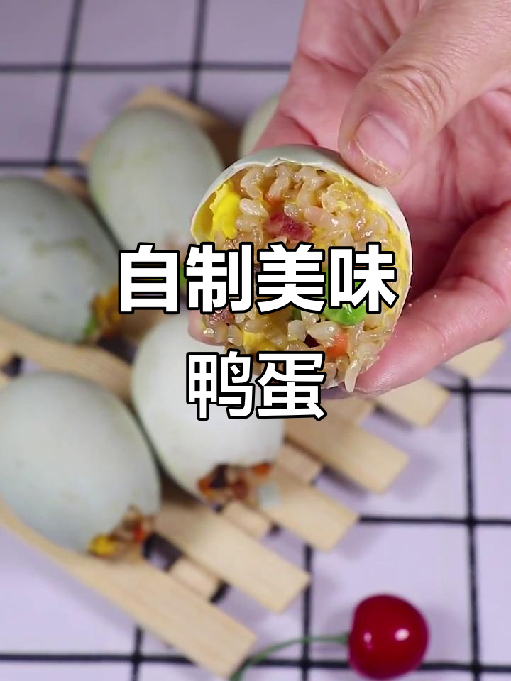 鸭蛋新做法,糯米塞进去蒸一蒸,味道超赞