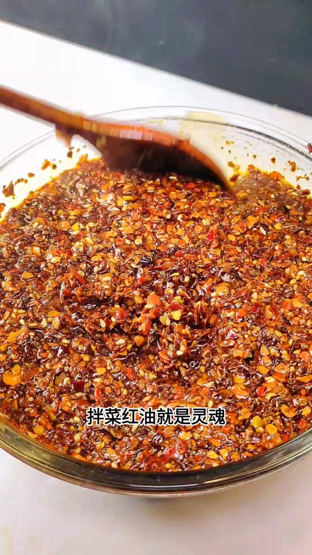 我老家这边有一个 冷面 屋,他家的拌菜特别香,无论是干豆腐明太鱼还是牛肉下水,都非常好吃,