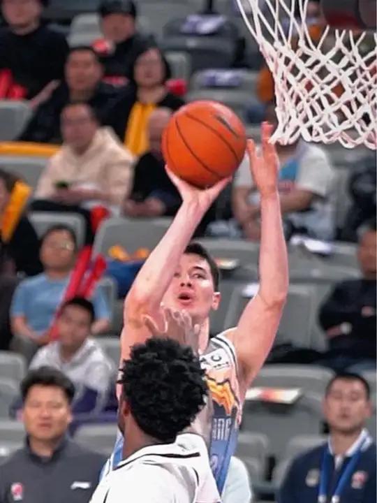 江湖再现诺维茨基式金鸡独立 投篮美如画 篮球