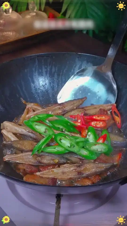 金鲳鱼干肉质紧实 油脂丰富 煎起来非常好吃 没有尝试过的朋友快点来试试吧