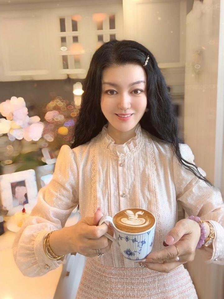 咖啡配蛋糕的喜悦，源于多年热爱，是练习坚持的成果