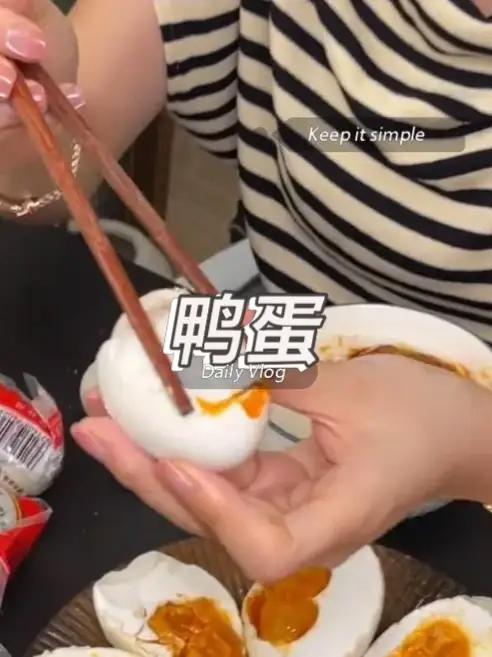 个大流油的双黄咸鸭蛋,爱吃蛋黄得老爱了 双黄咸鸭蛋