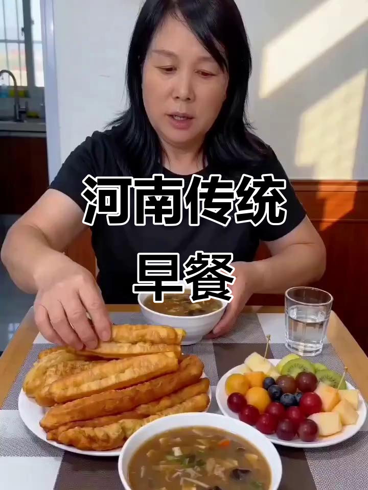 河南早餐标配：稀饭配油条，简单又带劲