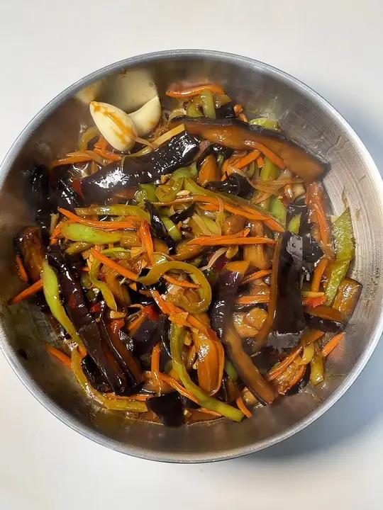 沉浸式拌面之鱼香茄子 谁懂这一口的好吃程度 香迷糊了 黏黏糊糊