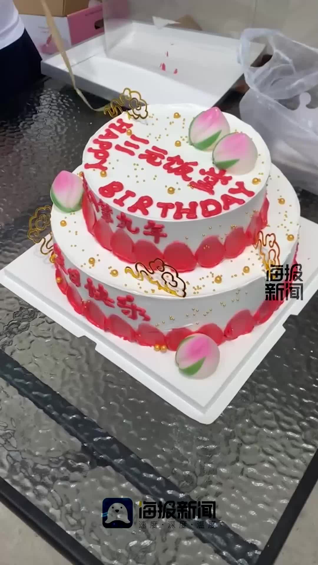 人间丨一天免费供200多份饭,他的“三元饭堂”开了8年:善不应是压力,而是传递