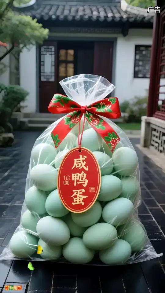 爱吃 咸鸭蛋 的姐妹啊快看看这个 广西烤海鸭蛋 个个起沙流油,蛋白微咸蛋黄就像蟹黄一样的口