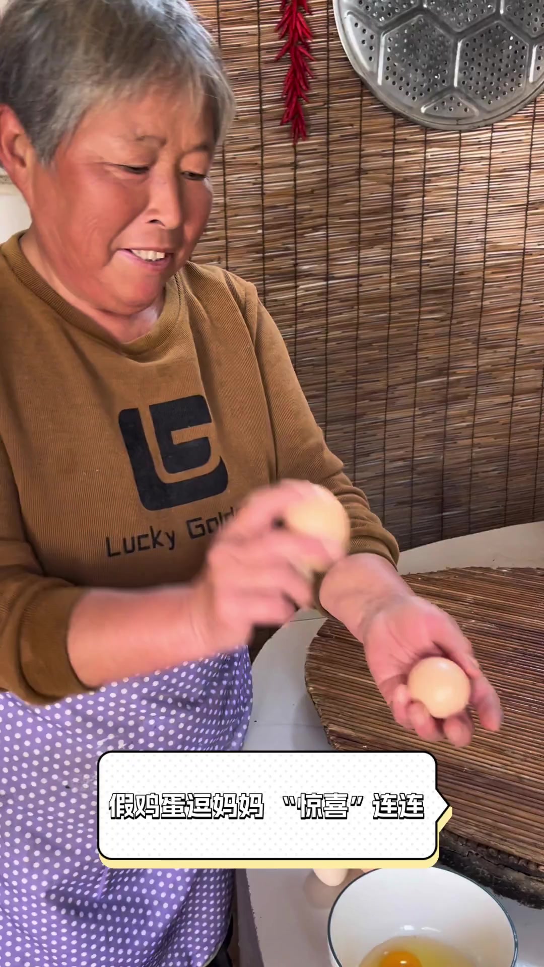 假鸡蛋逗妈妈,“惊喜”连连