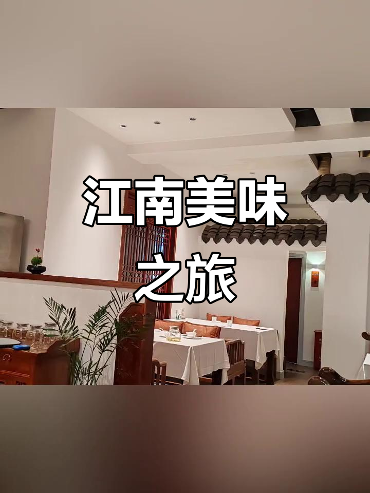 红烧肉嫩滑,小笼包虾仁满满,拌菜量少但味道不错