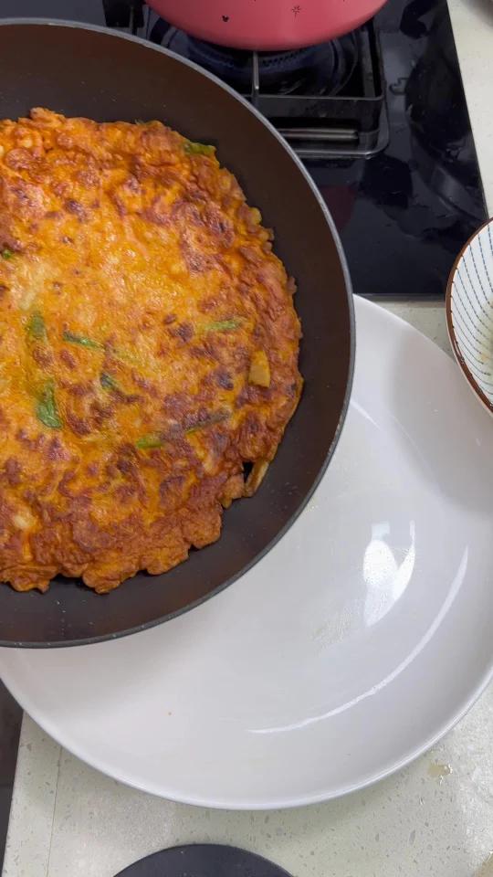 闺蜜说我做的泡菜饼比店里好吃一百倍!