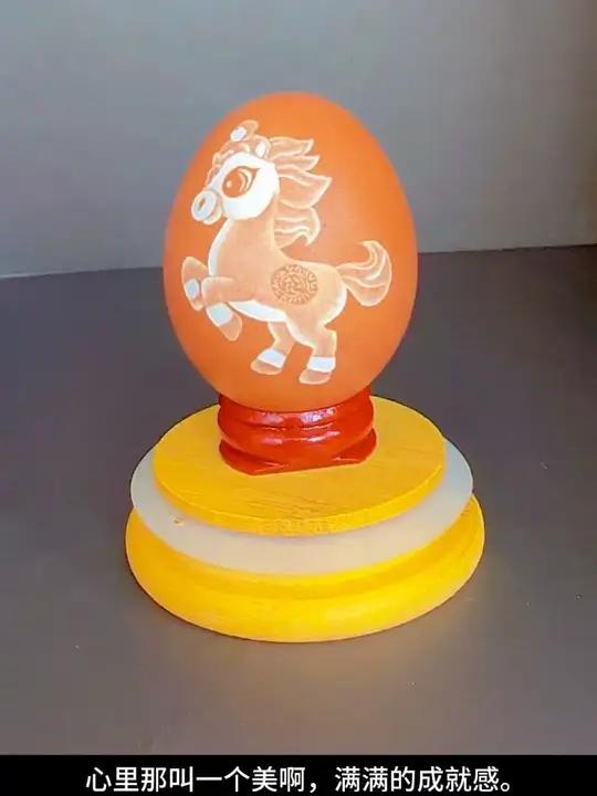 别再让鸡蛋只用来吃！3分钟蛋雕入门教程，刻出2026年春晚吉祥物 骐骥驰骋
