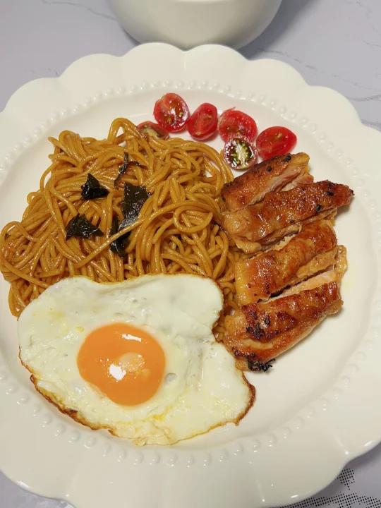 儿童营养早餐葱油拌面、小馄饨