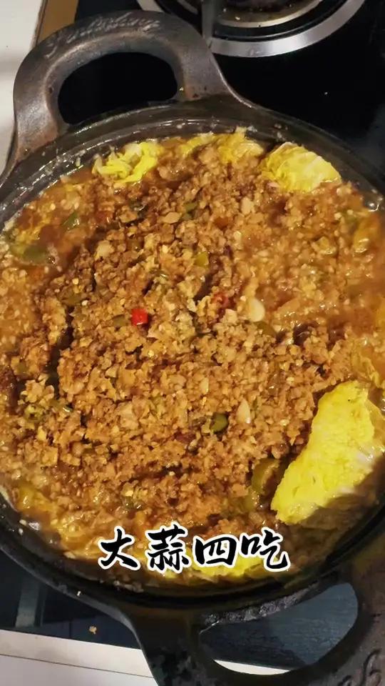 今天包大蒜饺子,做一个大蒜四吃,家人们有没有吃过这个馅的水饺