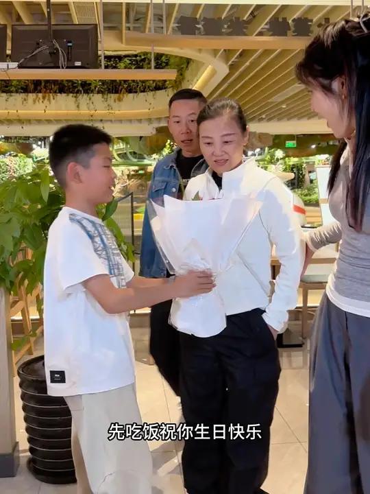 很多年,我都没有在意她的生日,过后了她总是会发些无缘无故的小脾气为难我,我也知道原因出在哪