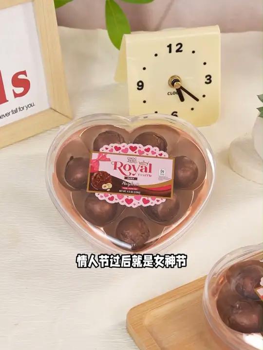 表扬一下好闺闺,真的太会送三八节礼物了!八颗整粒榛子黑巧克力球 70%黑巧浓郁醇厚 中间层