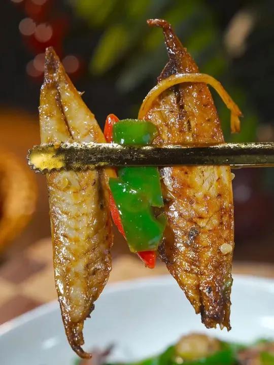 福建人爱吃的干煎巴浪鱼,咸香有嚼劲越吃越香,陪米饭陪粥真棒!