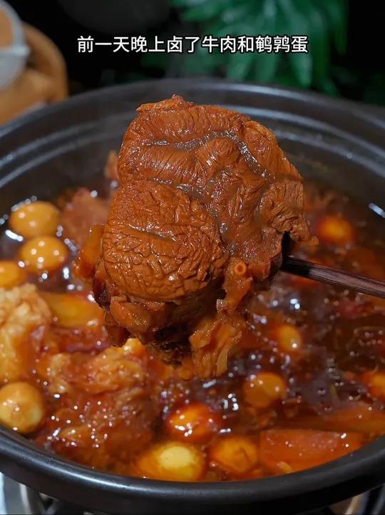 家里孩子上学提前一晚备好早餐,这个牛肉面超级棒,有肉面又有蛋营养全面,主要是好吃,孩子爱吃