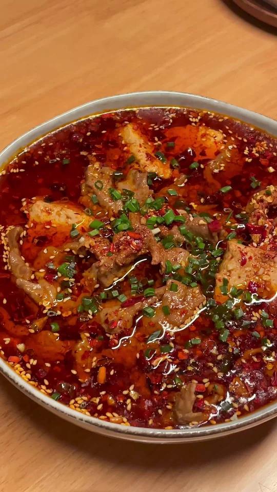 鲜香嫩滑火辣过瘾|水煮豆花牛肉