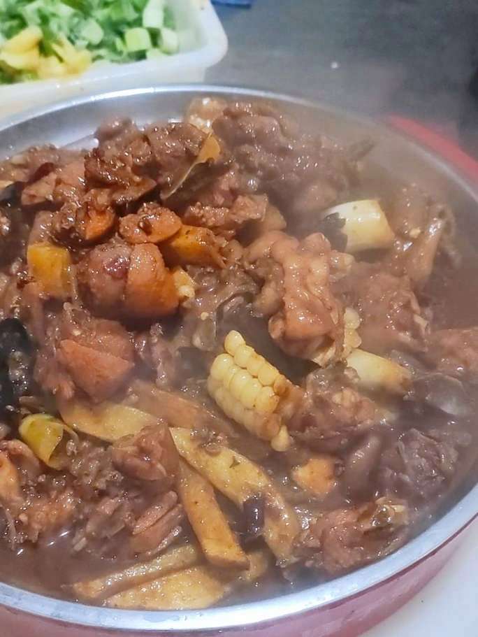 夫妻餐饮十余年 牵手品牌启新篇 酱香现炒大盘鸡 一口鲜醇记心间