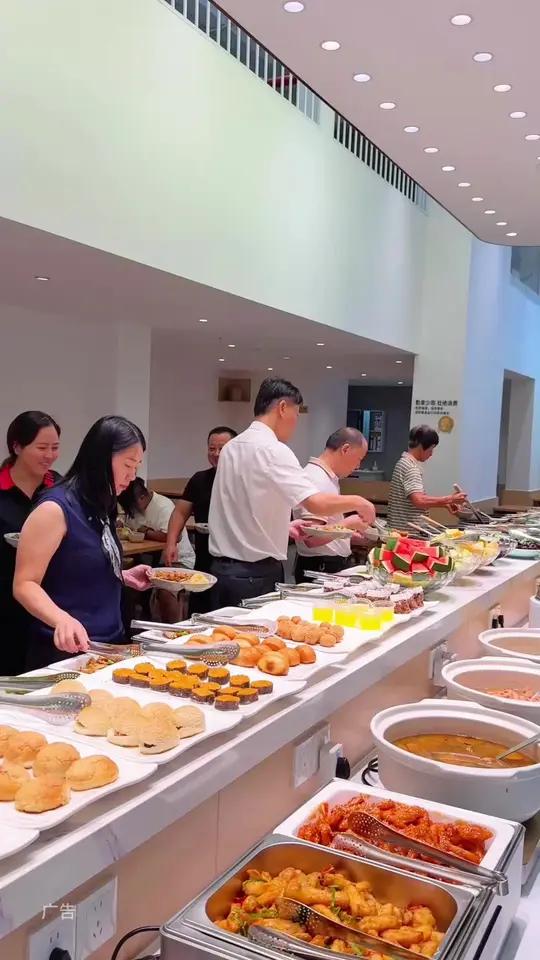 只要23.8就能在江北佳兆业的素食自助畅吃将近七十多种菜品!