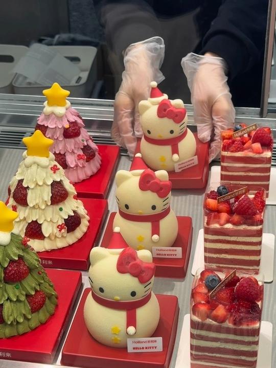 好朋友！奖励我一个的好利来hellokitty雪人小蛋糕吧