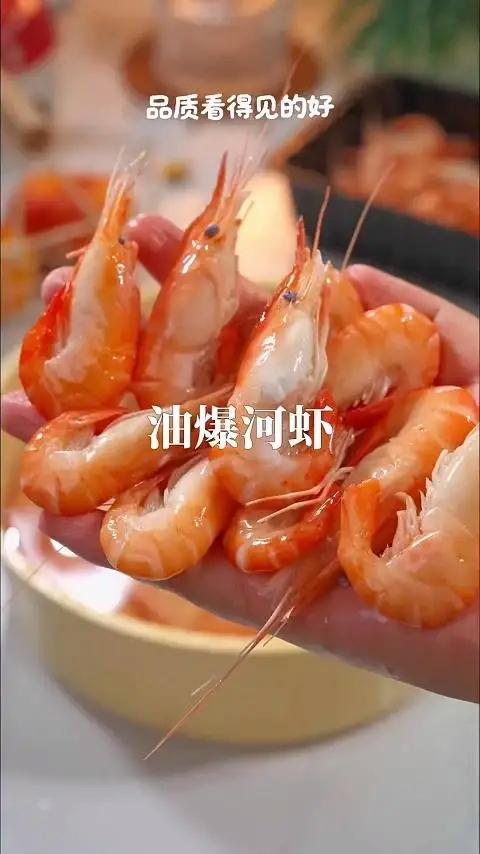 这个是姜葱炒河虾的家庭做法,做法简单,鲜嫩入味,葱香味十足,营养丰富又好吃