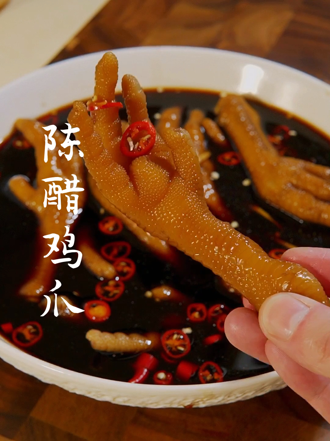 这个陈醋鸡脚茶楼里一盘好几十,在家轻松做