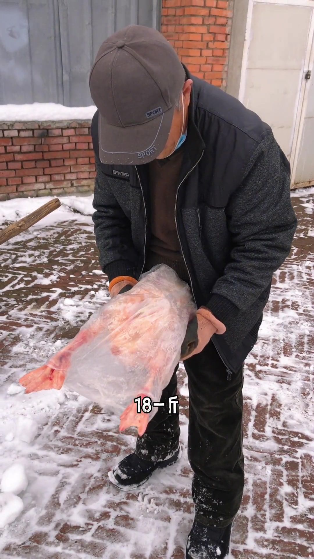 东北第一场雪 下雪了铁锅炖大鹅安排上