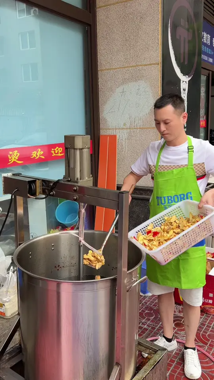 乐山开了35年的麻辣烫!基本全是本地人来吃!