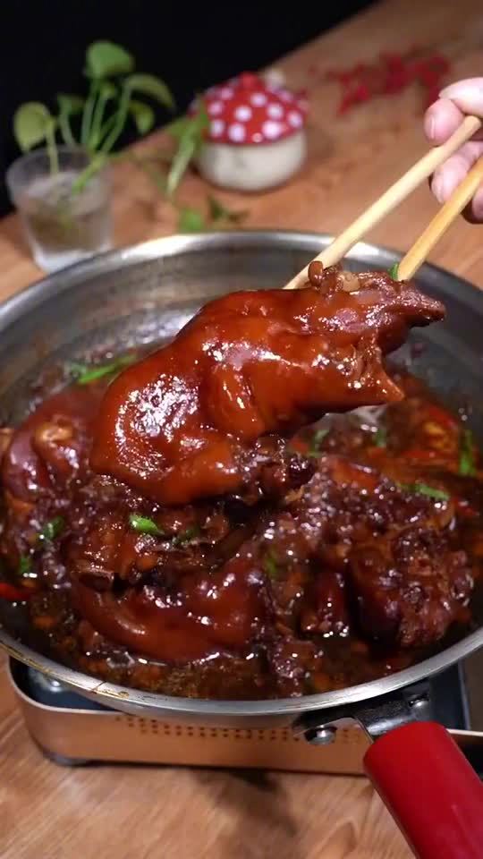 辽视分享 电饭煲酱猪蹄,做法超简单,软糯入味,超级好吃~